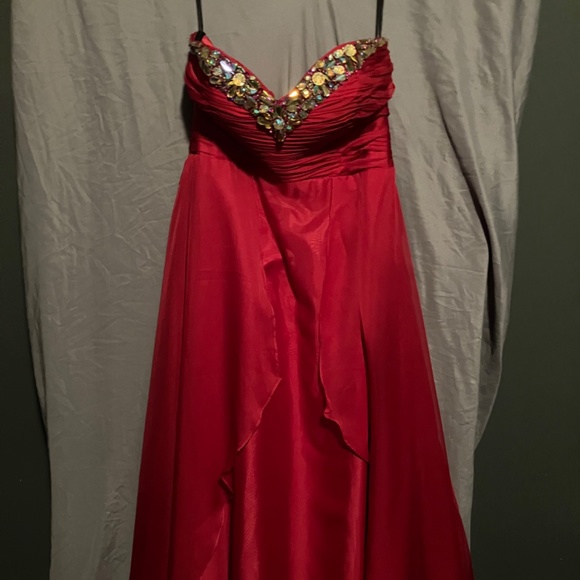 Formal dresses - Picture 2 of 5